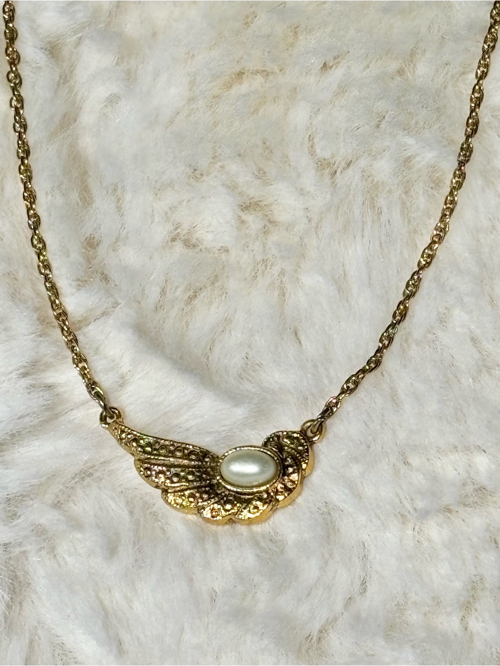1928 Vintage Pearl and Angel Wing Pendant Necklace - Picture 4 of 9